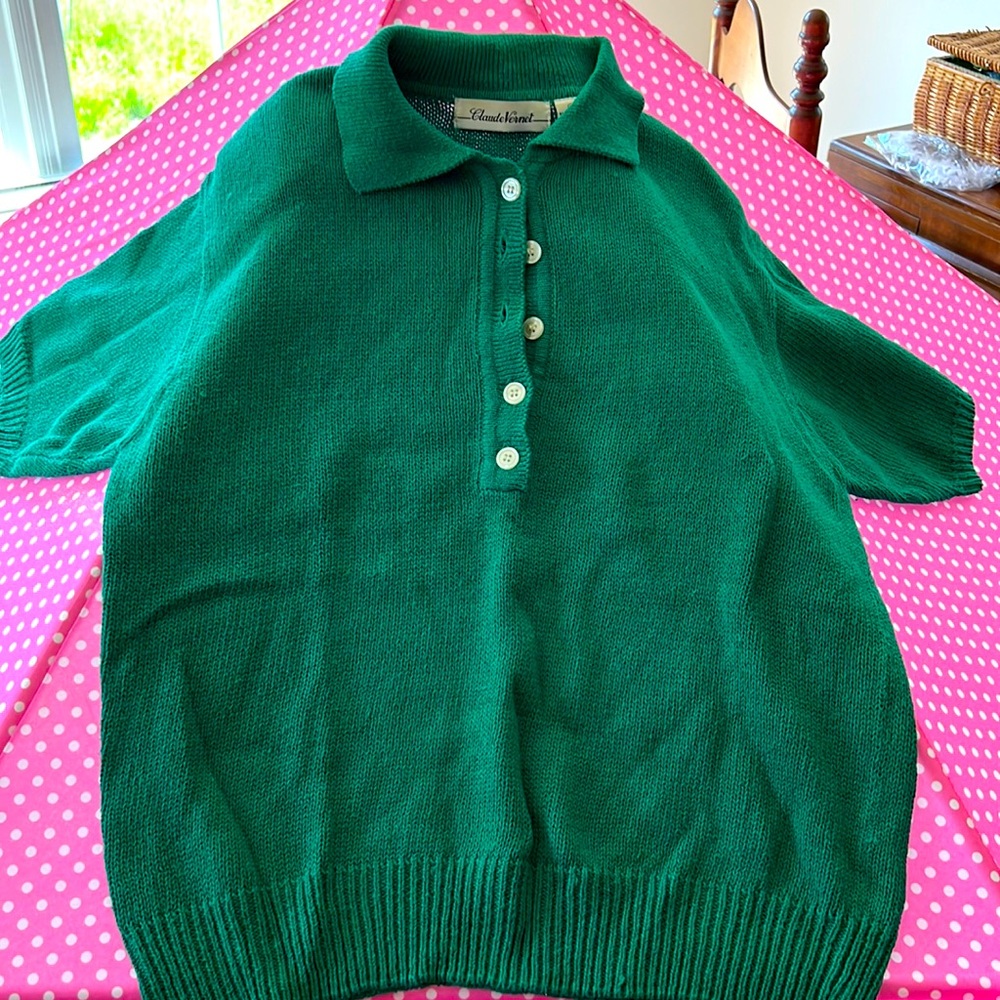 Short sleeve acrylic heavier weight sweater in Kelly green near new